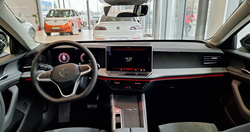 Volkswagen Passat cena 183000 przebieg: 5, rok produkcji 2024 z Chełm małe 277
